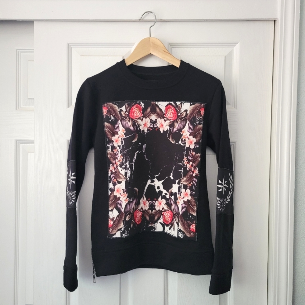 Black Magic sweatshirt w side zip and floral front